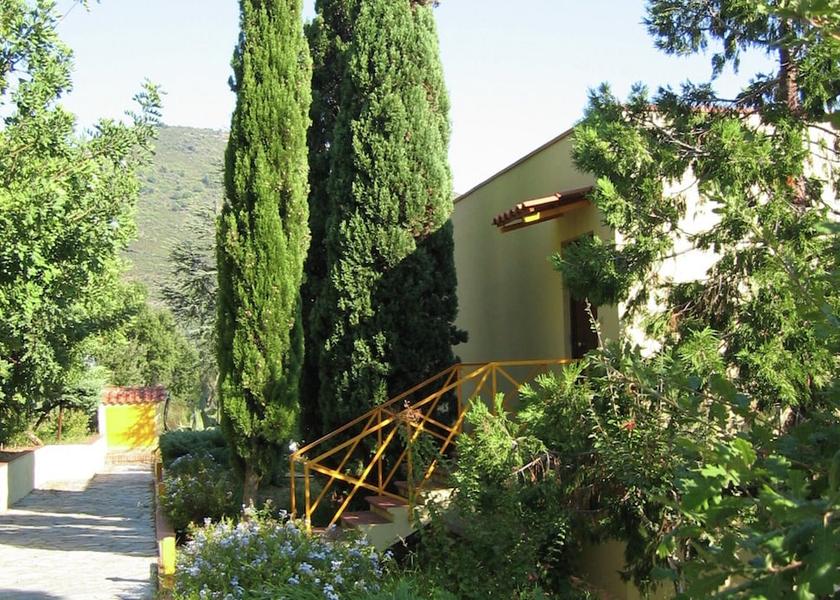 Campania Centola Exterior Detail