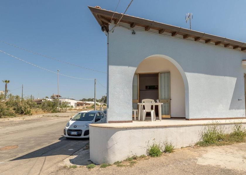 Puglia Taviano Exterior Detail