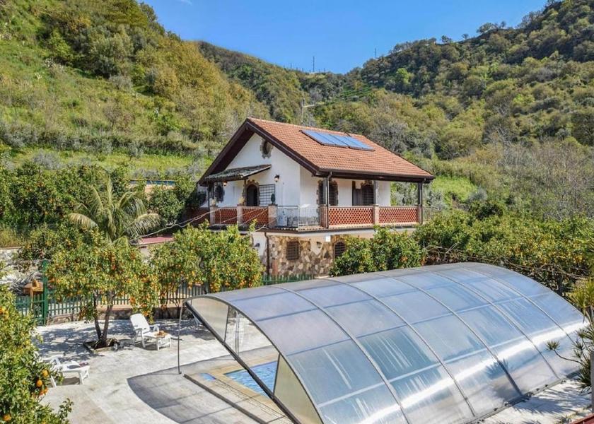 Sicily Gaggi Exterior Detail