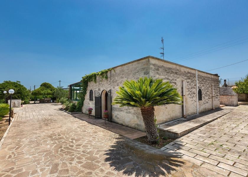 Puglia Crispiano Exterior Detail