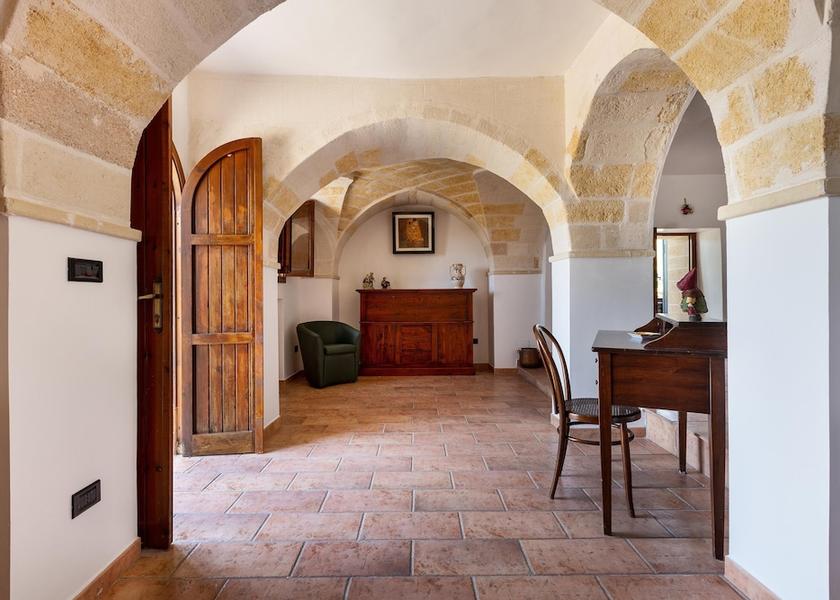 Puglia Crispiano Interior Entrance