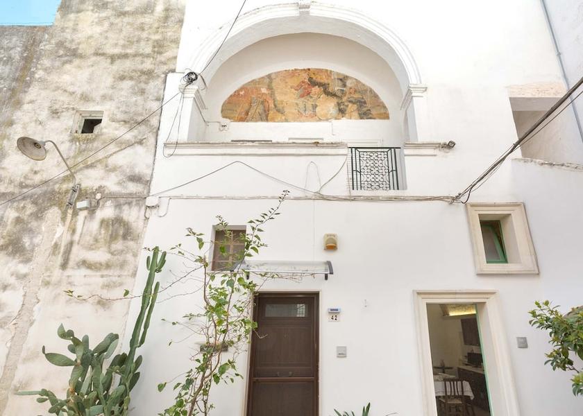 Puglia Tuglie Exterior Detail