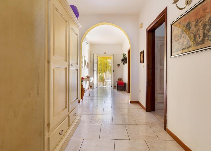 Puglia Torricella Interior Entrance