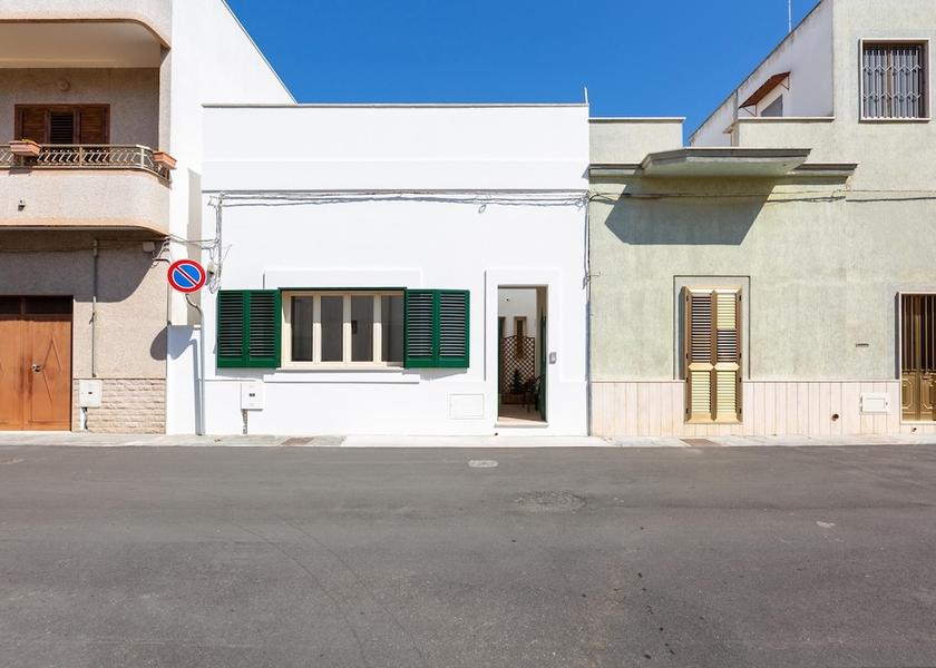 Puglia Tuglie Exterior Detail