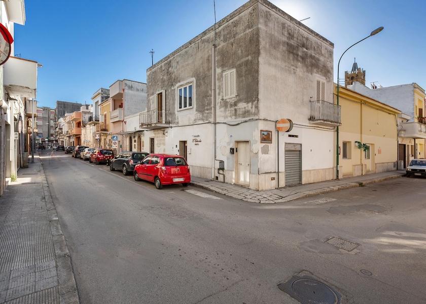 Puglia Pulsano Parking