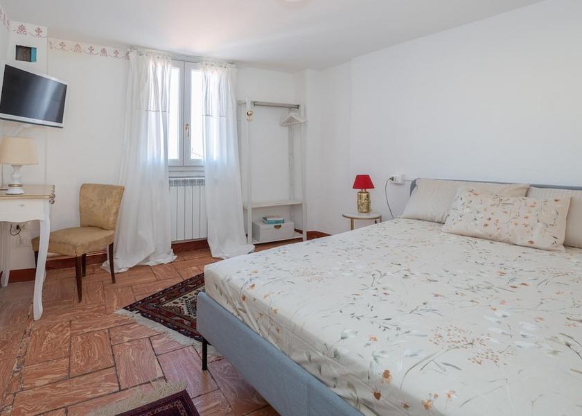 Lombardy Lezzeno Room