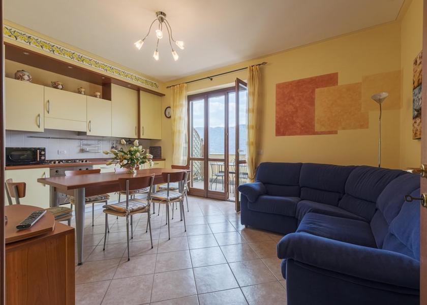 Lombardy Sale Marasino Room