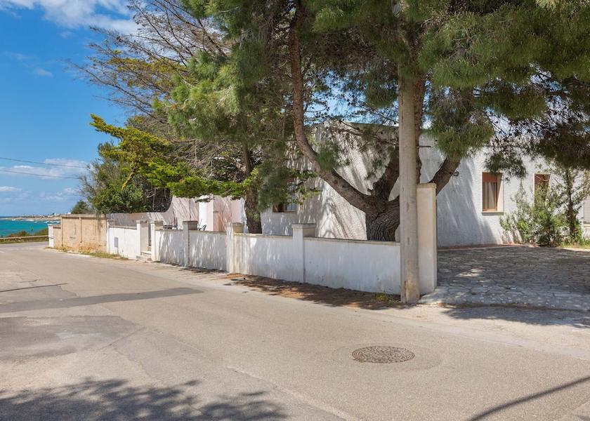Puglia Racale Entrance
