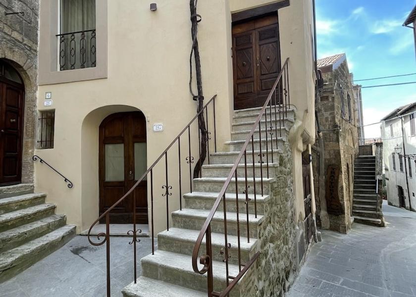 Tuscany Pitigliano Facade