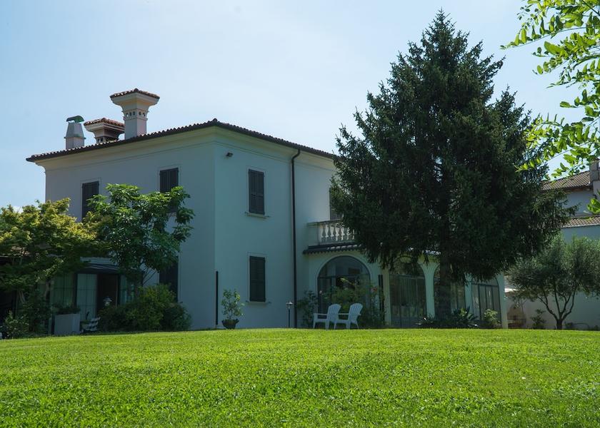 Lombardy Passirano Exterior Detail