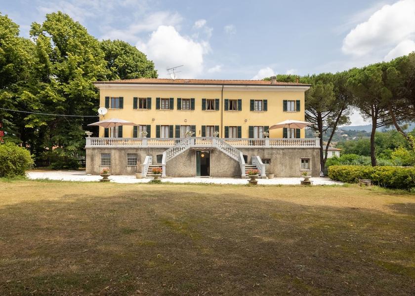 Liguria Sarzana Facade