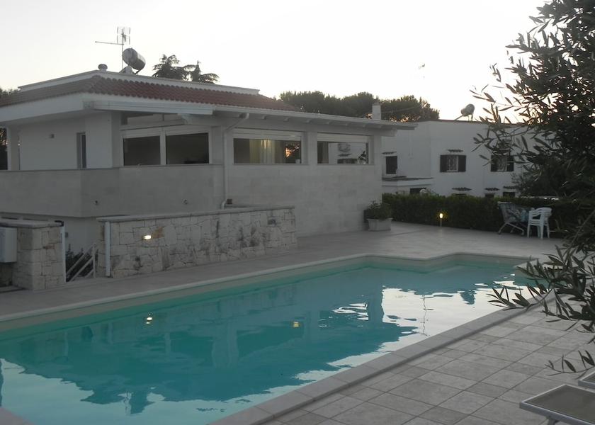 Puglia Noci Exterior Detail