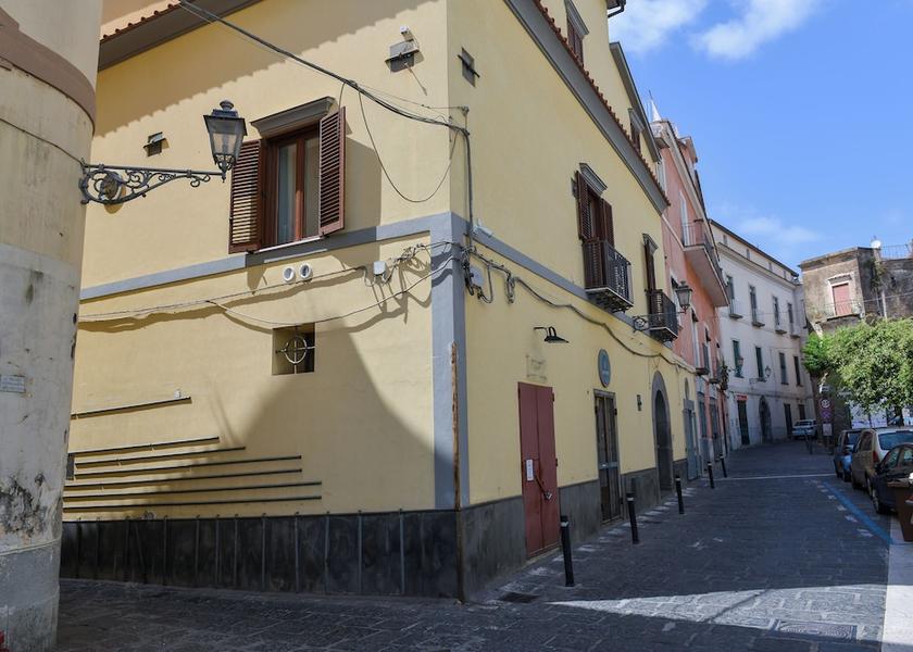 Campania Meta Facade