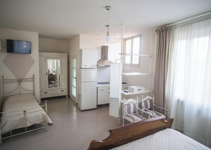 Lombardy Ome Room