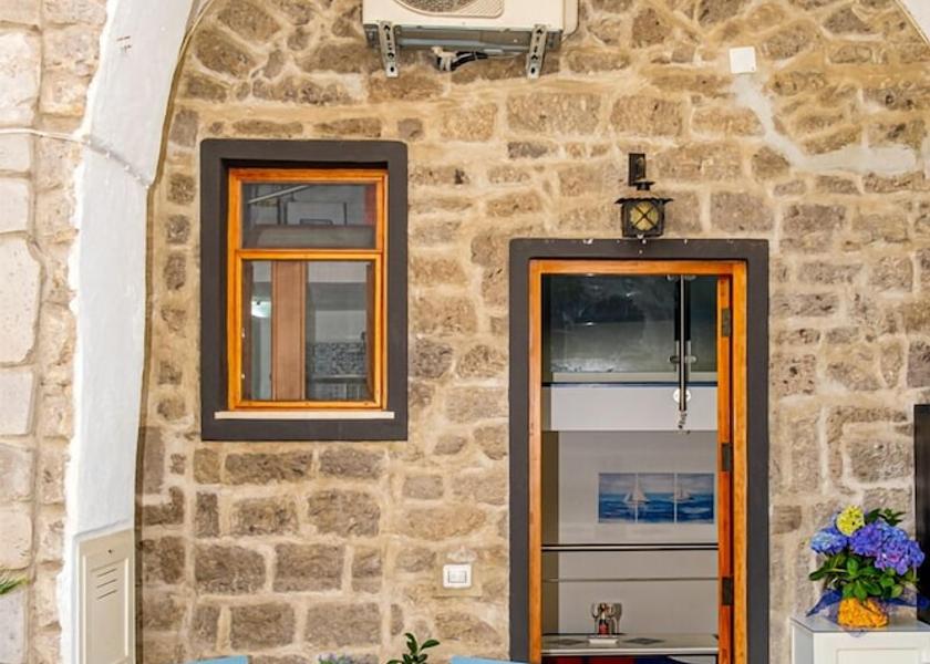 Campania Meta Facade