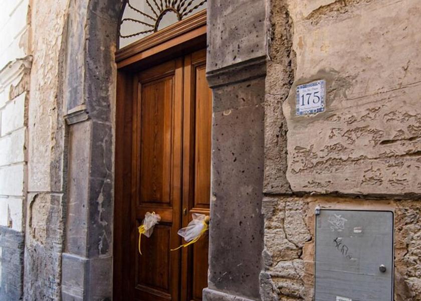 Campania Meta Entrance