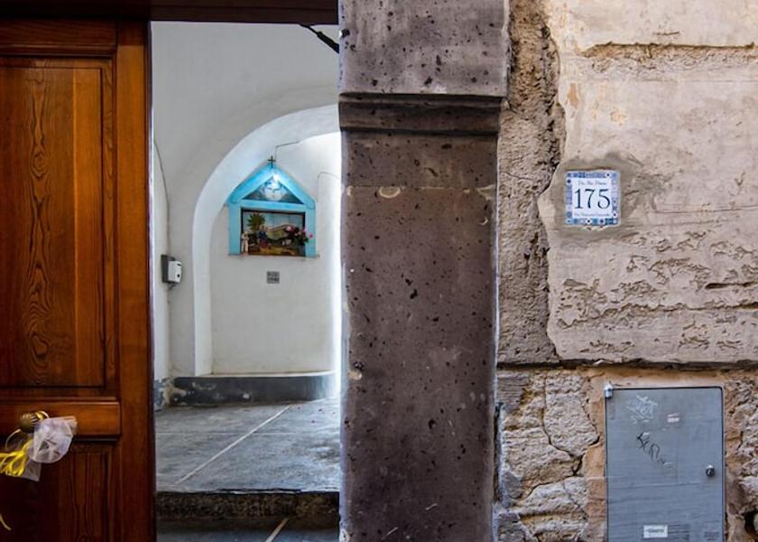 Campania Meta Facade