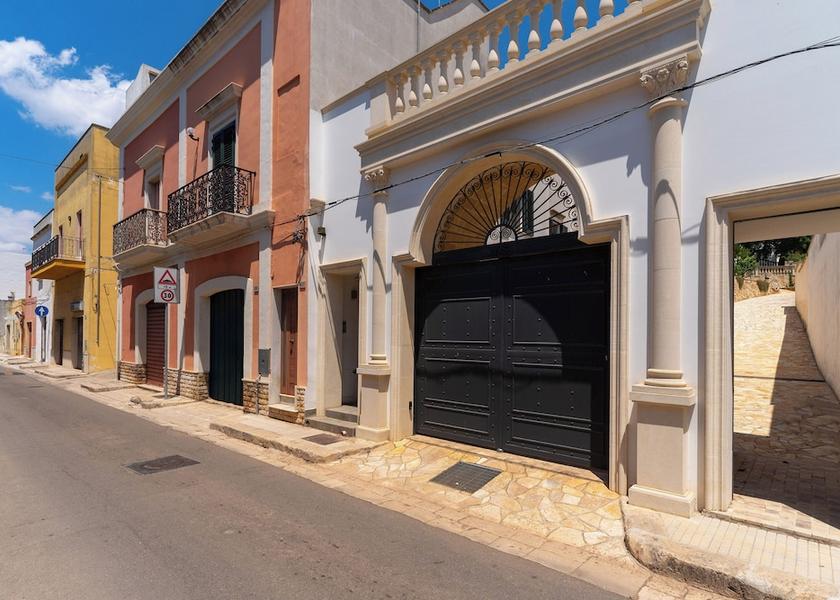 Puglia Sannicola Exterior Detail