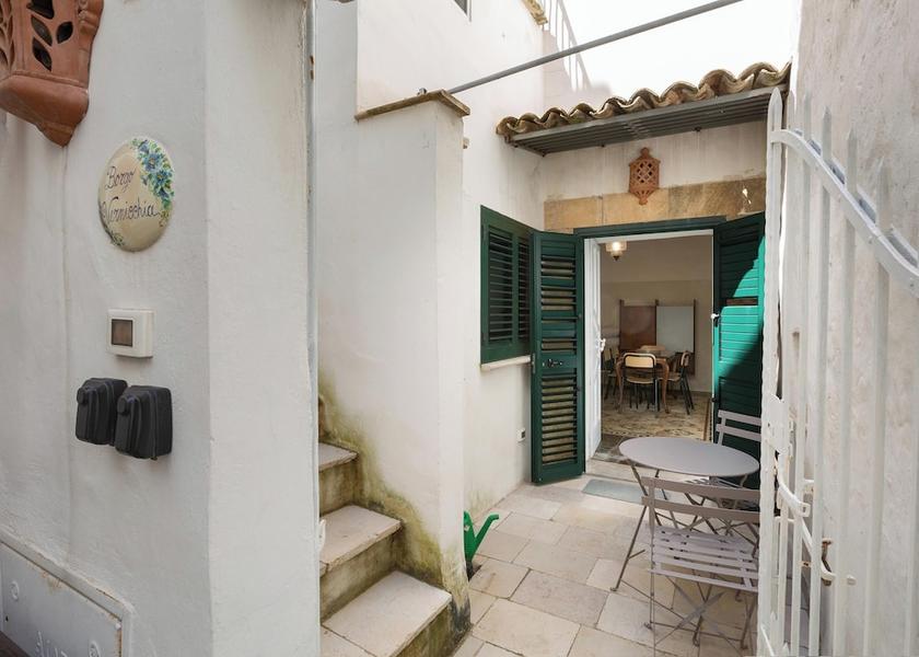 Puglia Parabita Facade