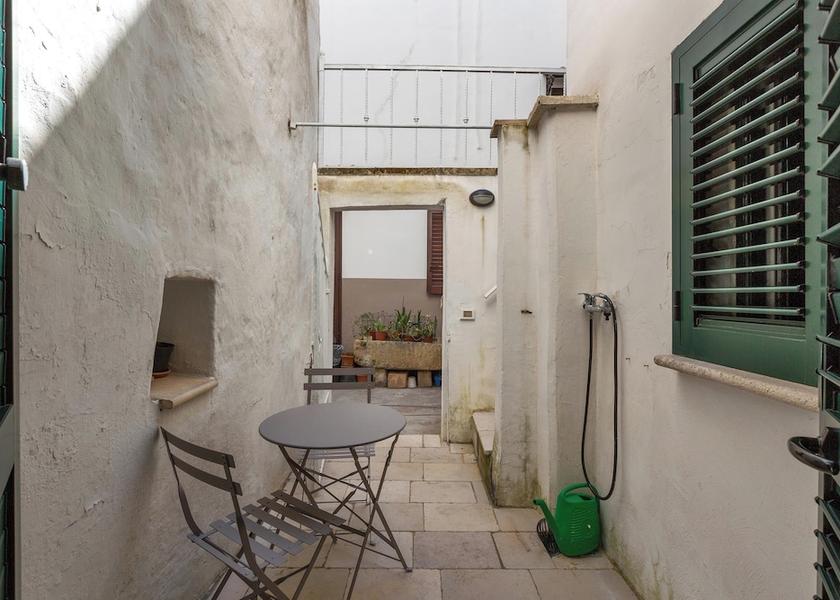 Puglia Parabita Courtyard