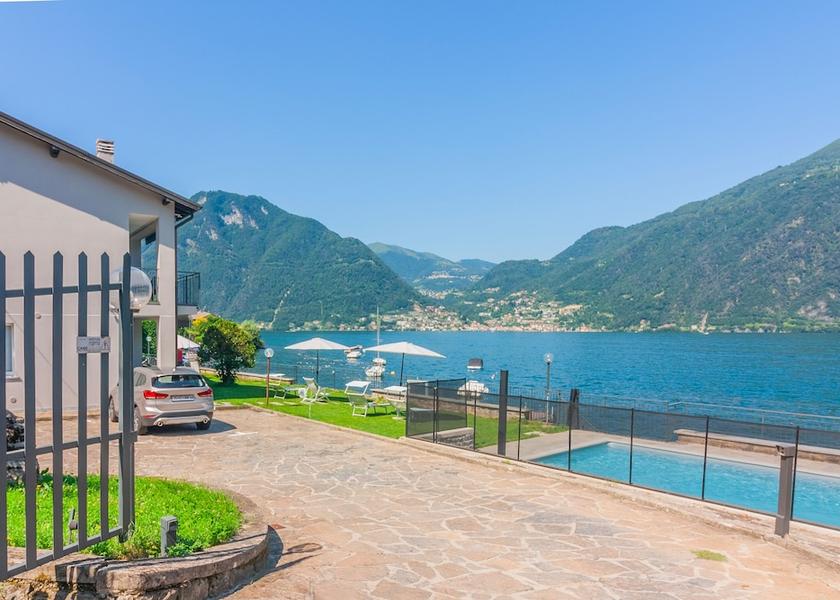 Lombardy Lezzeno Entrance