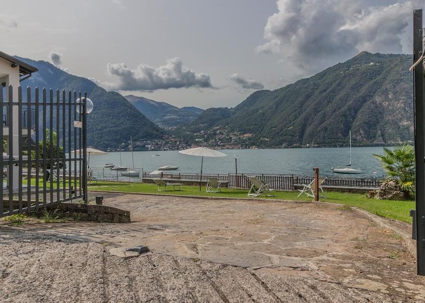 Lombardy Lezzeno Entrance