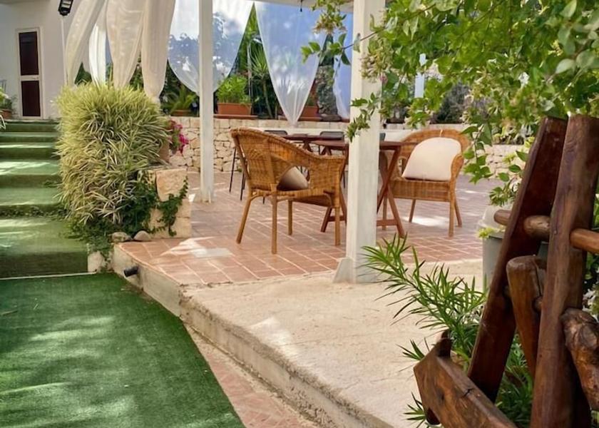 Puglia Noci Exterior Detail