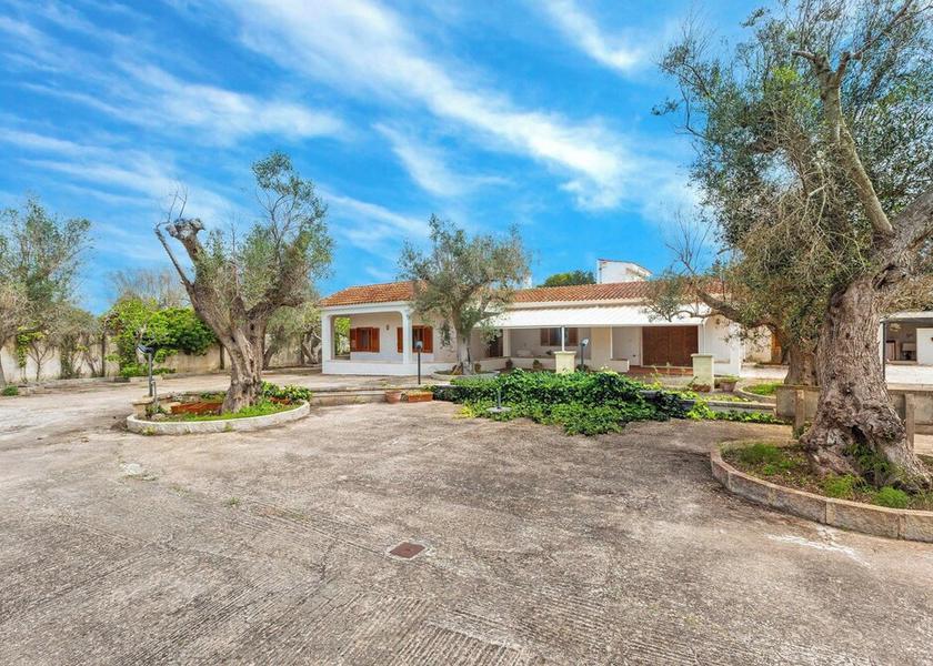 Puglia Melendugno Facade