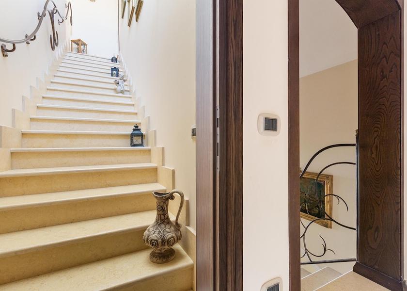 Puglia San Donaci Interior Entrance