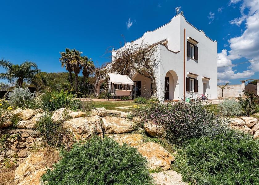 Puglia Pulsano Exterior Detail