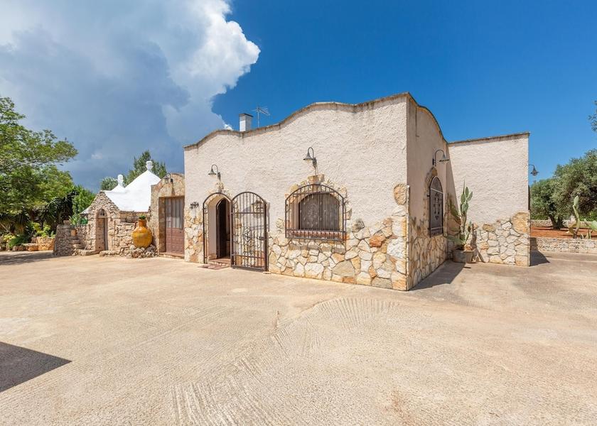 Puglia San Michele Salentino Exterior Detail