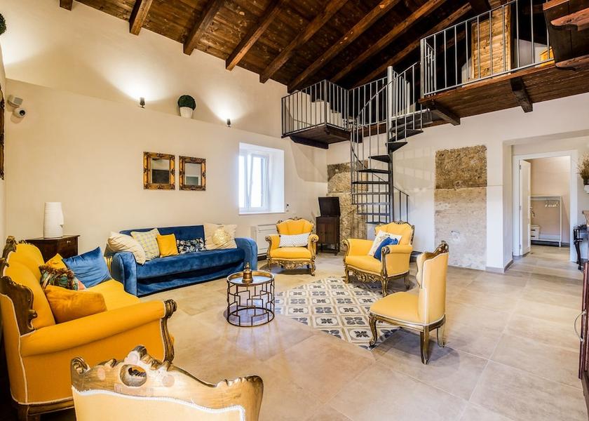 Calabria Rende Interior Entrance