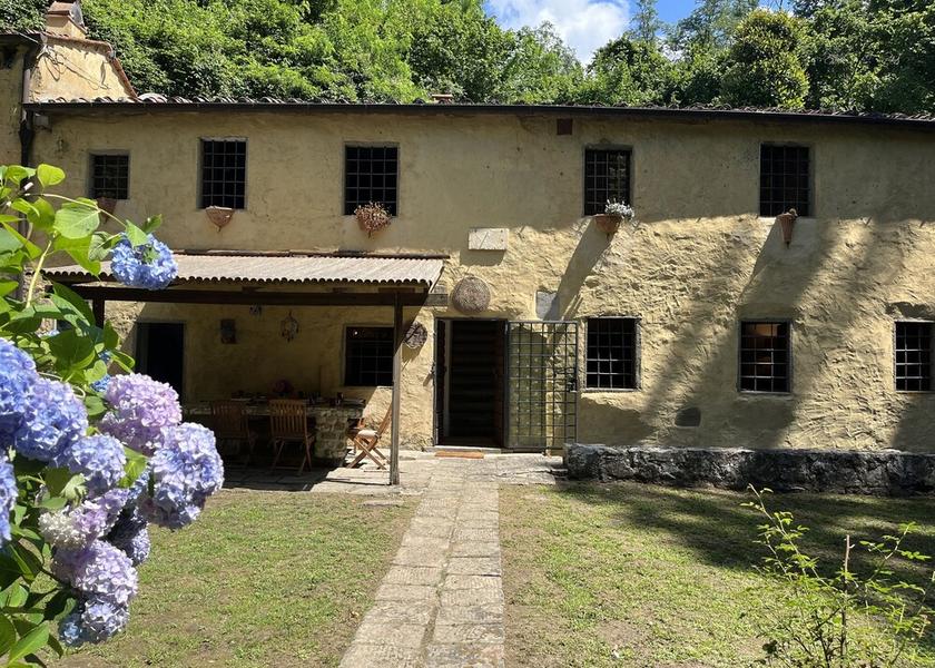 Tuscany Marliana Exterior Detail