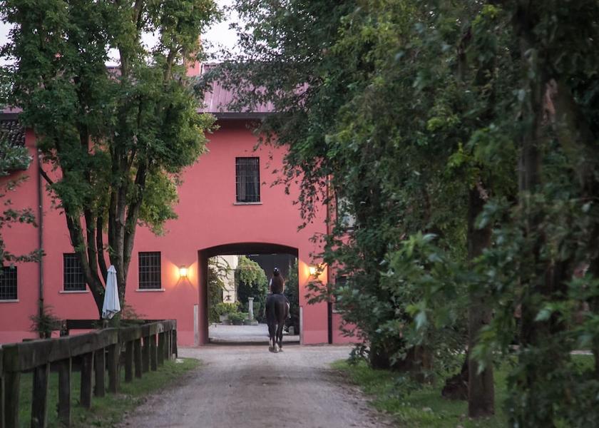 Lombardy Casarile Exterior Detail
