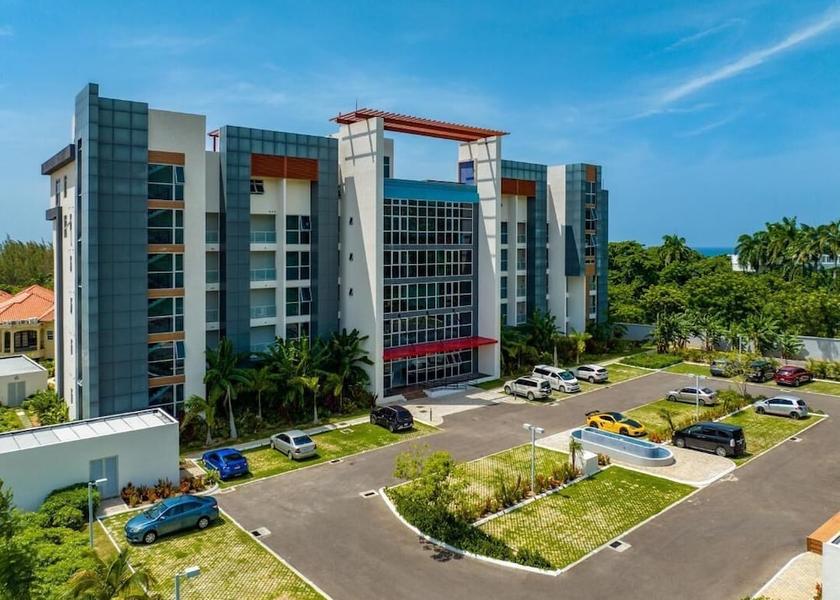 Saint James Montego Bay Exterior Detail