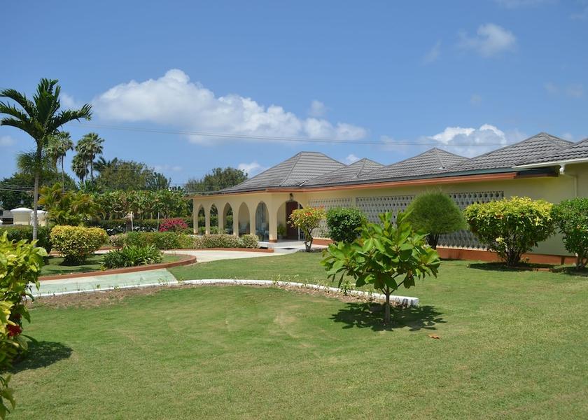 Saint Ann Runaway Bay Property Grounds