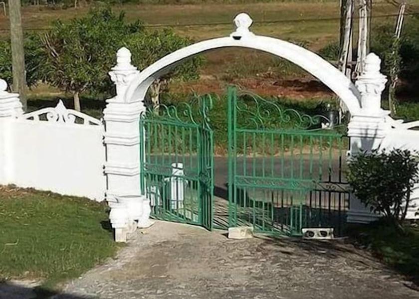 Manchester Mandeville Entrance