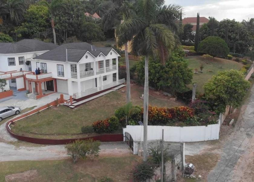 Saint James Montego Bay Exterior Detail