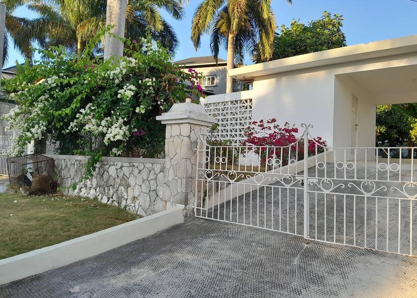 Saint James Montego Bay Exterior Detail