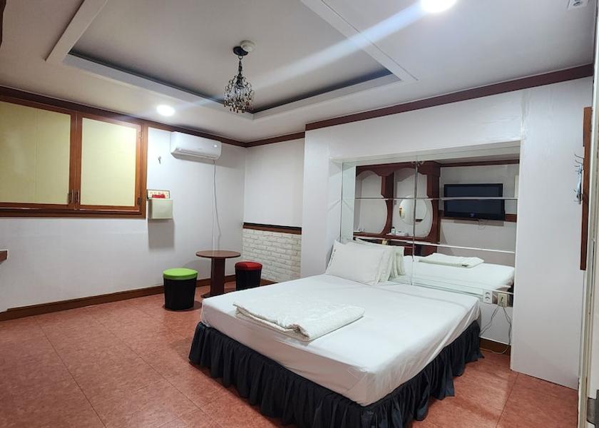 North Gyeongsang Gumi Room