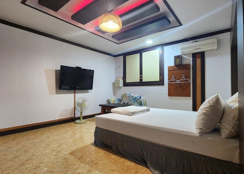 North Gyeongsang Gumi Room