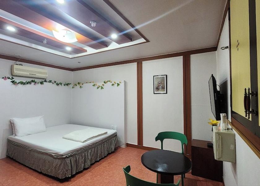 North Gyeongsang Gumi Room