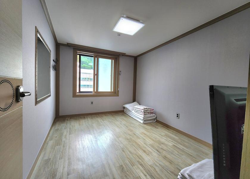 North Gyeongsang Ulleung Room