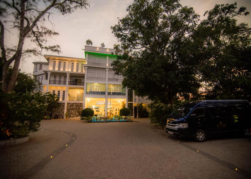 Sabaragamuwa Province Udawalawa Exterior view