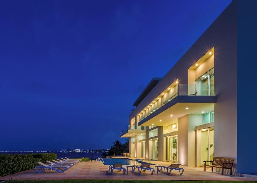 Quintana Roo Cancun Facade