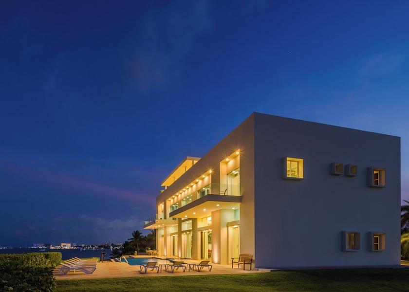 Quintana Roo Cancun Facade