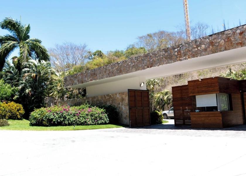Nayarit La Cruz de Huanacaxtle Entrance