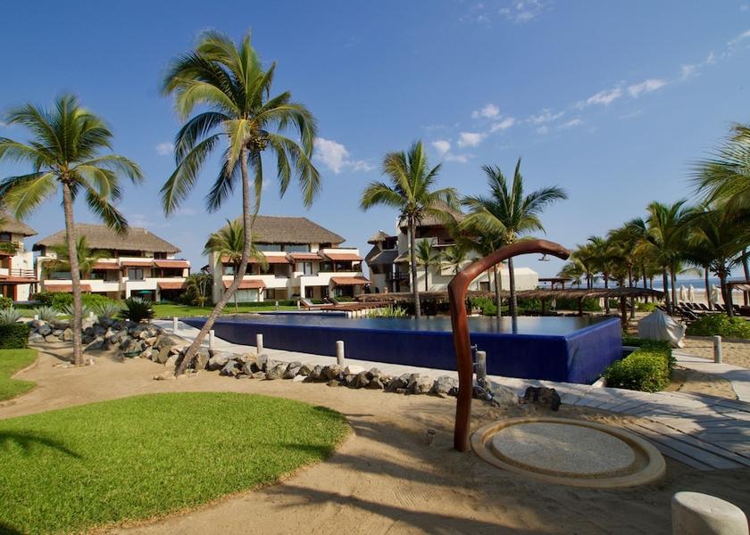 Guerrero Zihuatanejo Exterior Detail