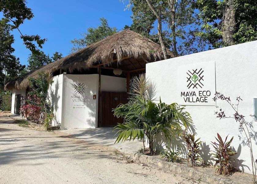Quintana Roo Akumal Front of property