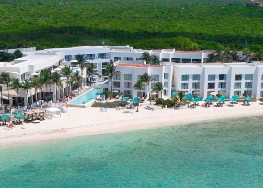 Quintana Roo Akumal Front of property
